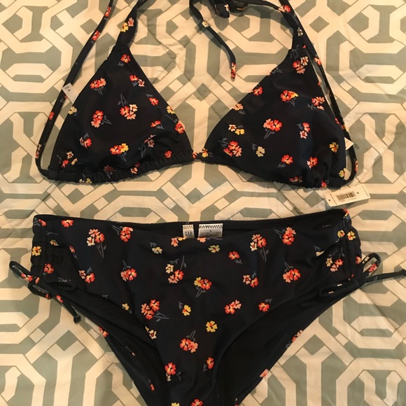 Size Small /& Medium Gap Women/'s Bikini String Top Swim Navy Blue White Chevron